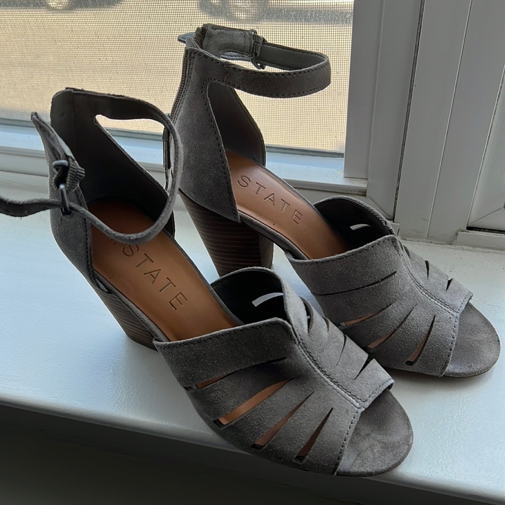 Size 6.5 one slate peep toe shoe with some wear